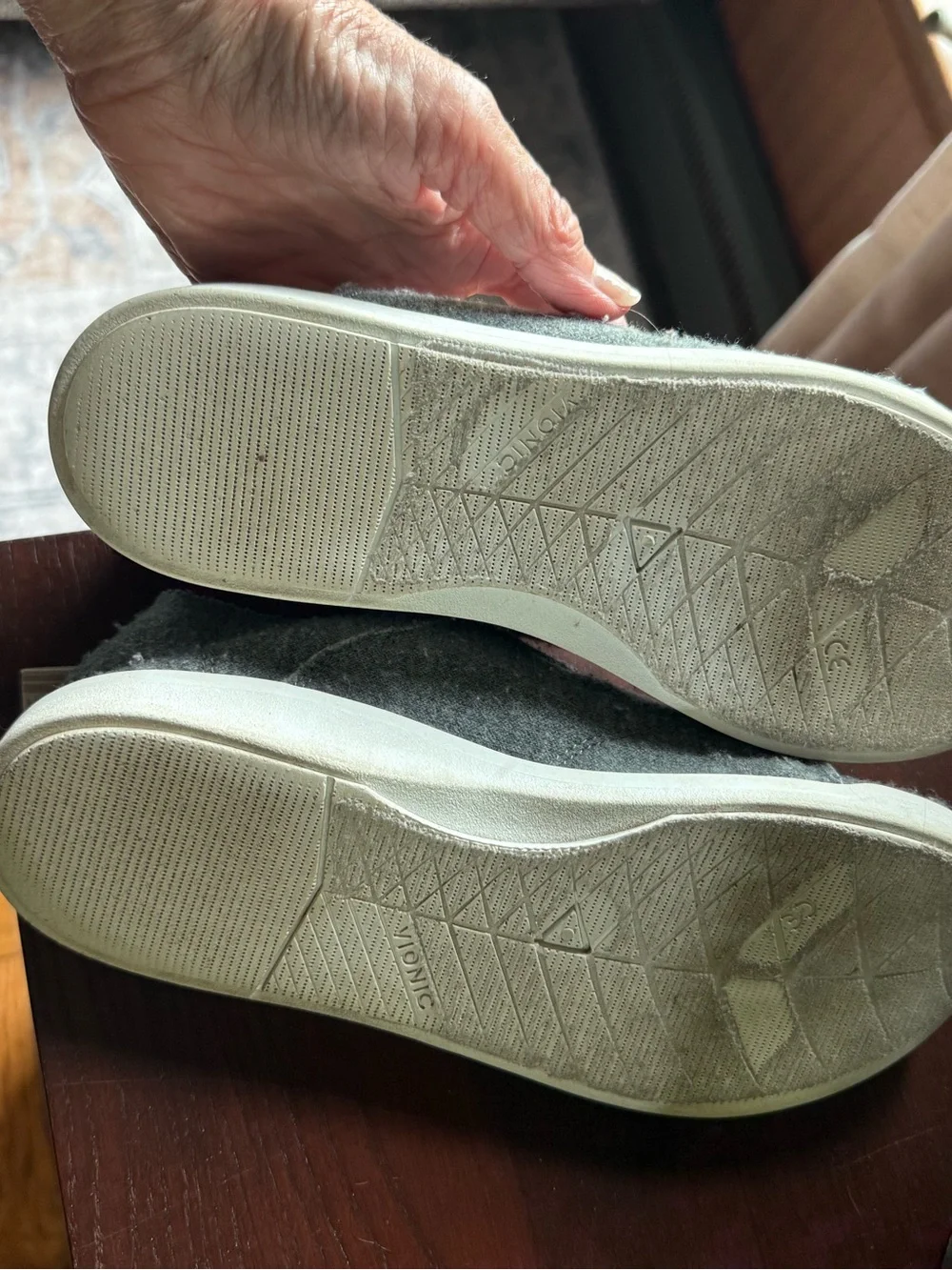 Vionic Beach Pismo sneakers gray 8